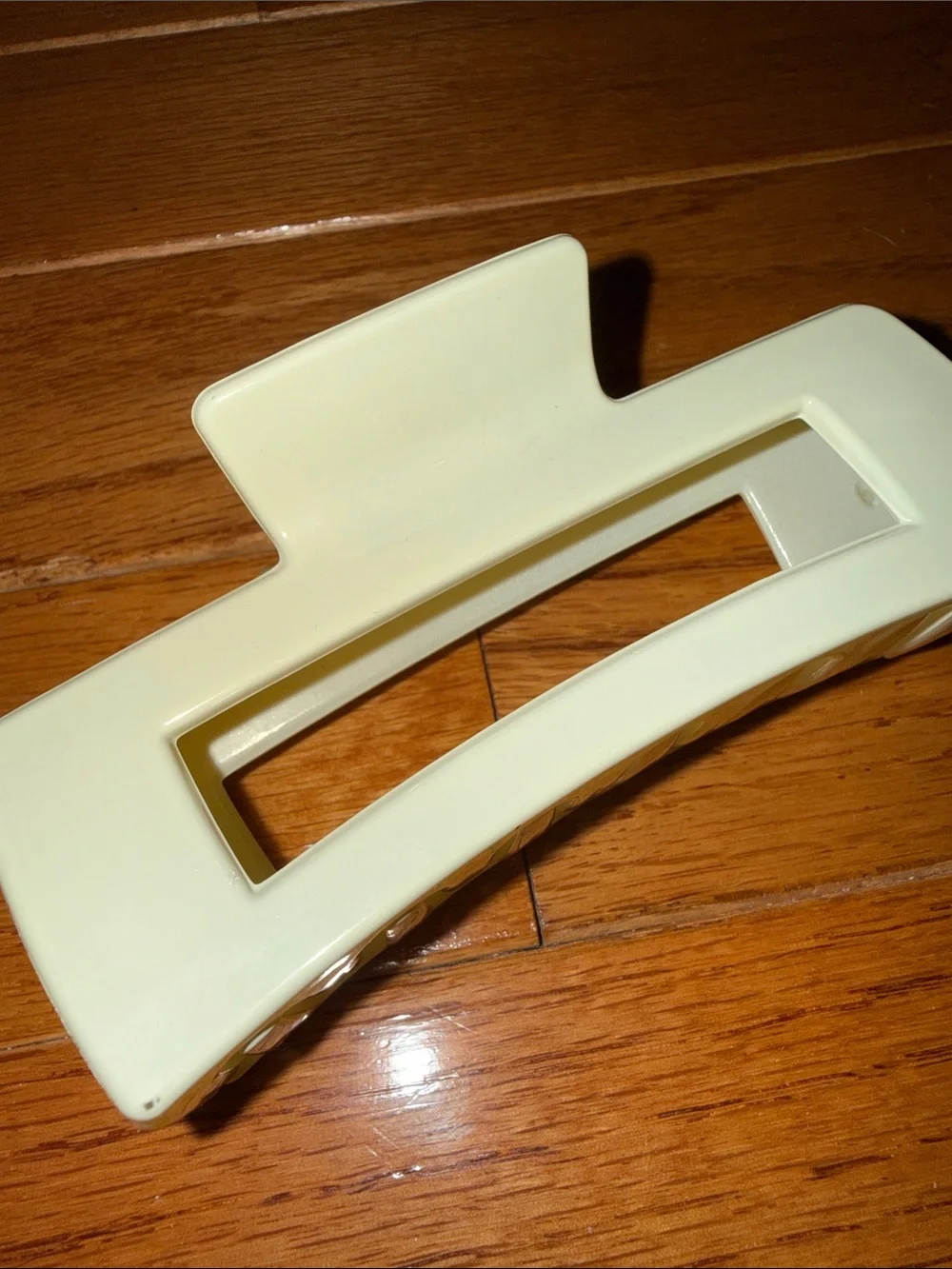 Oversized Cream Hair Claw Clip